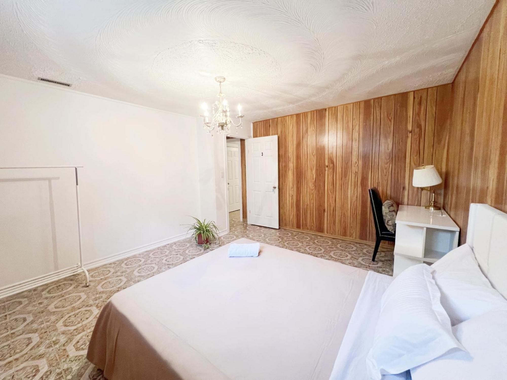 Vihome-34- Double Bed Near Finch And 404 Bsmt Privatunterkunft