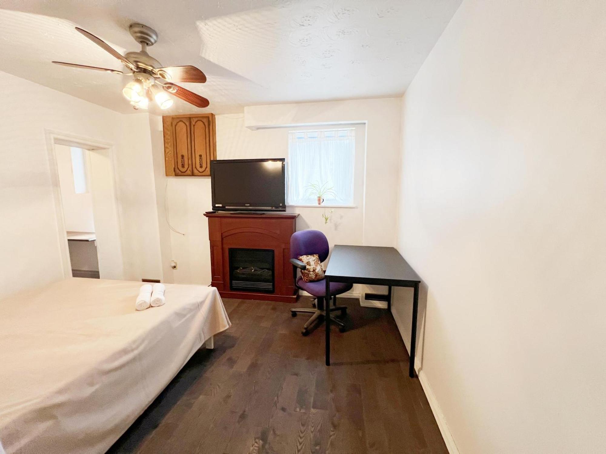 Privatunterkunft Vihome-34- Double Bed Near Finch And 404 Bsmt