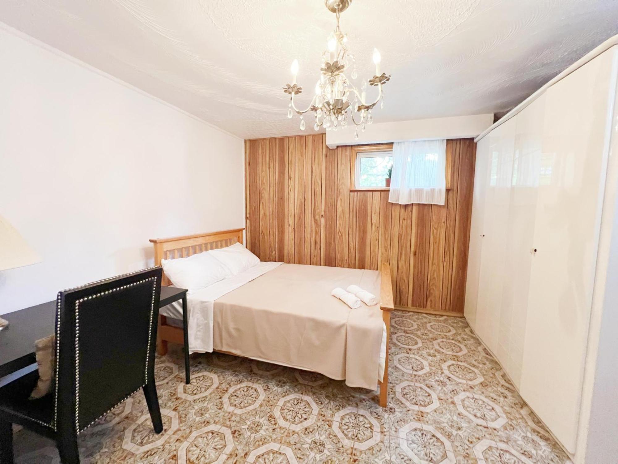 Privatunterkunft Vihome-34- Double Bed Near Finch And 404 Bsmt