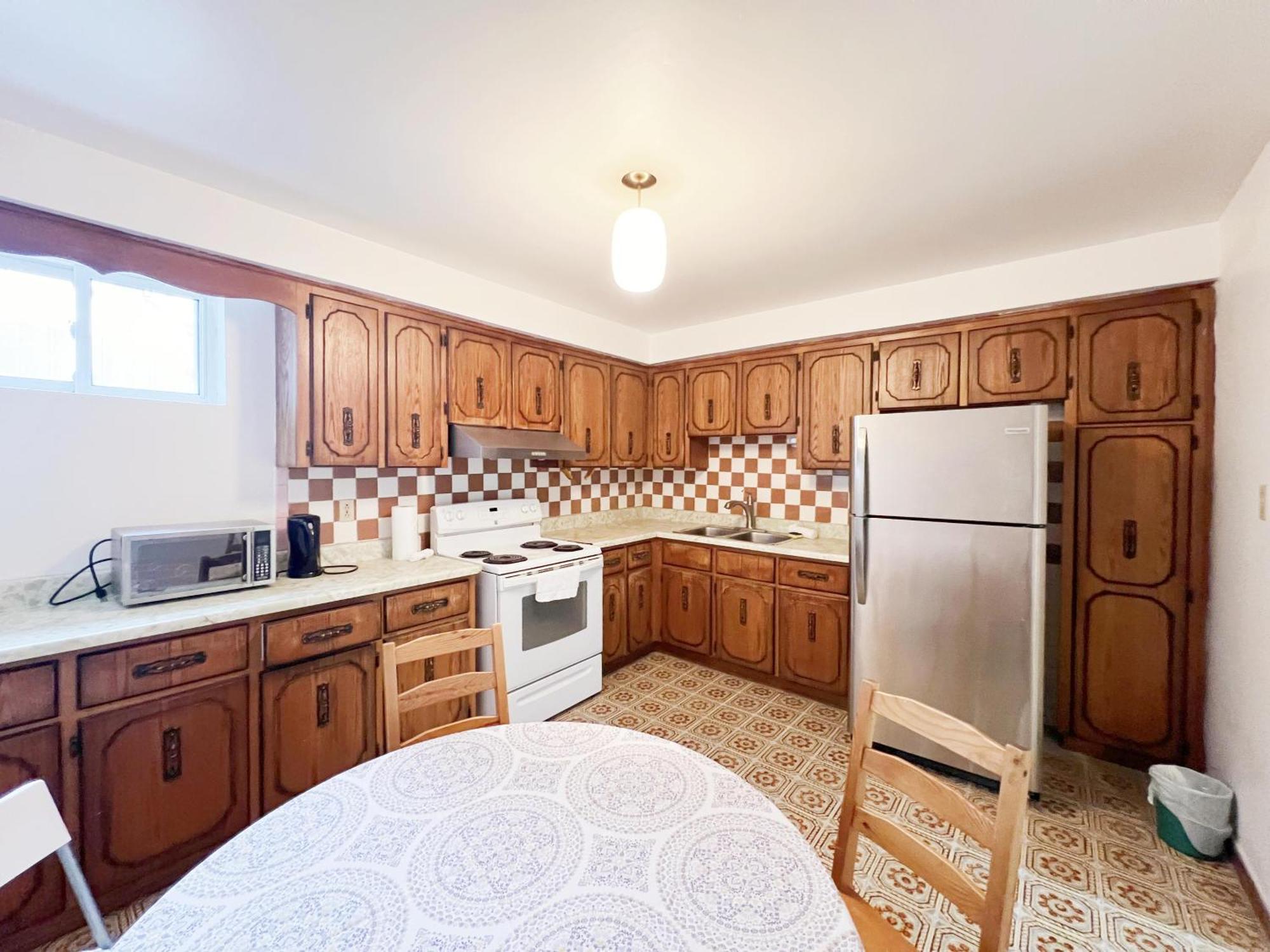 Vihome-34- Double Bed Near Finch And 404 Bsmt *